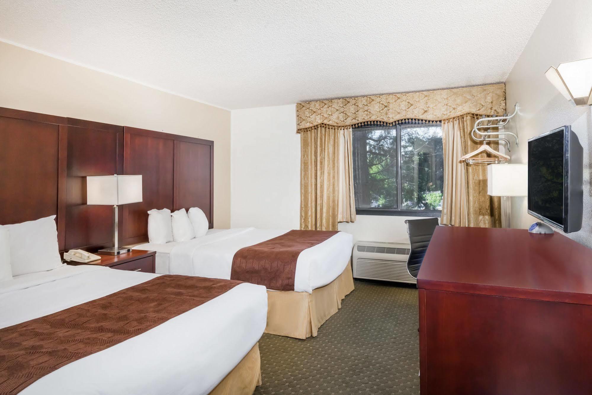 Quality Inn & Suites Clackamas - Portland Exterior photo